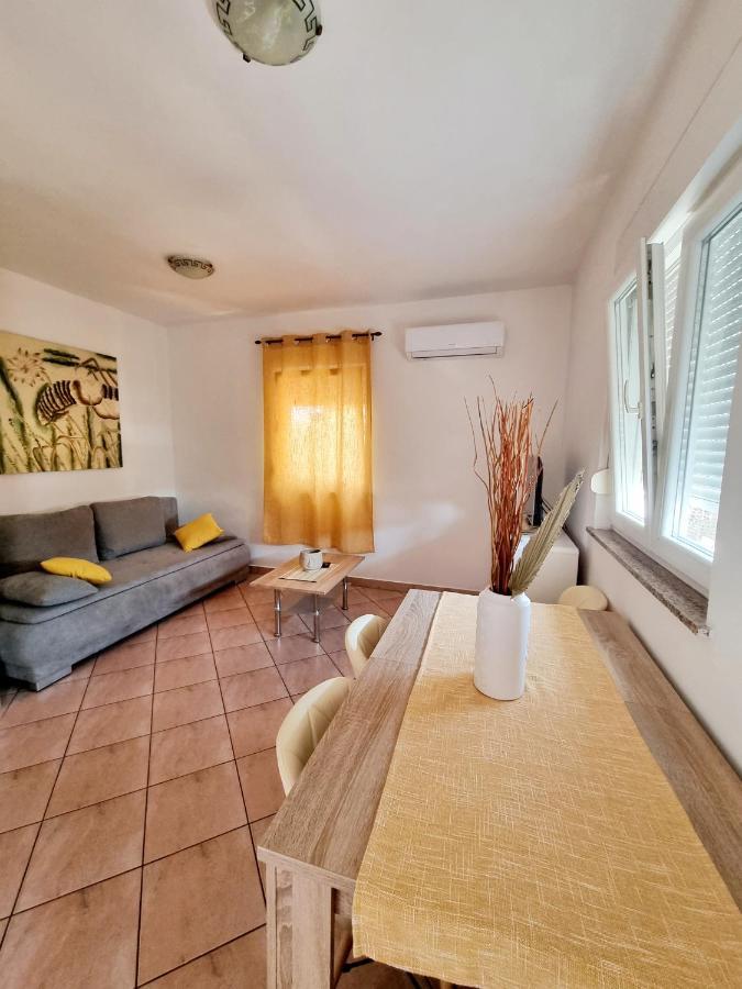 Apartments Ema Pula Exterior photo