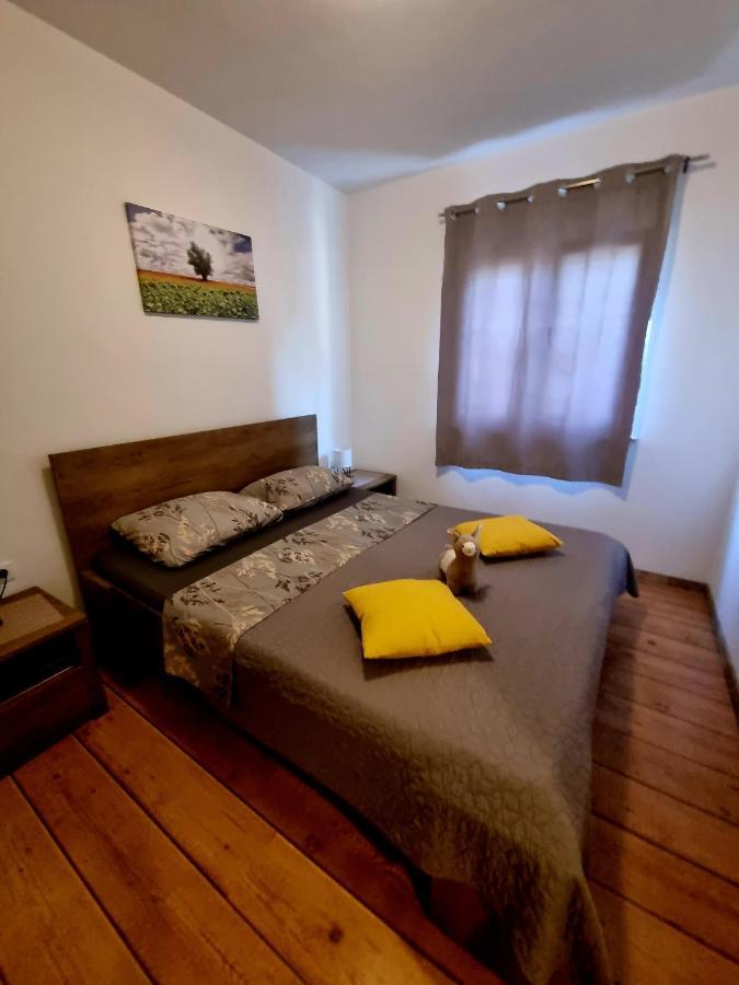 Apartments Ema Pula Exterior photo