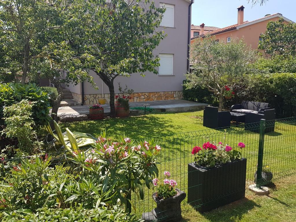 Apartments Ema Pula Exterior photo
