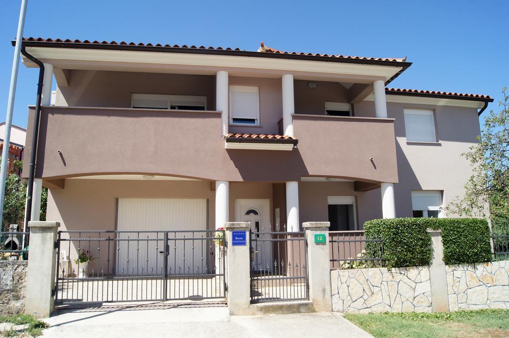 Apartments Ema Pula Exterior photo